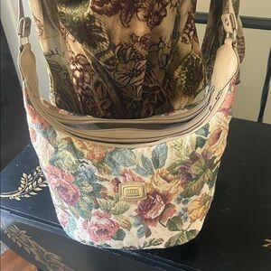 Vintage Mitzi floral tapestry crossbody purse 👜